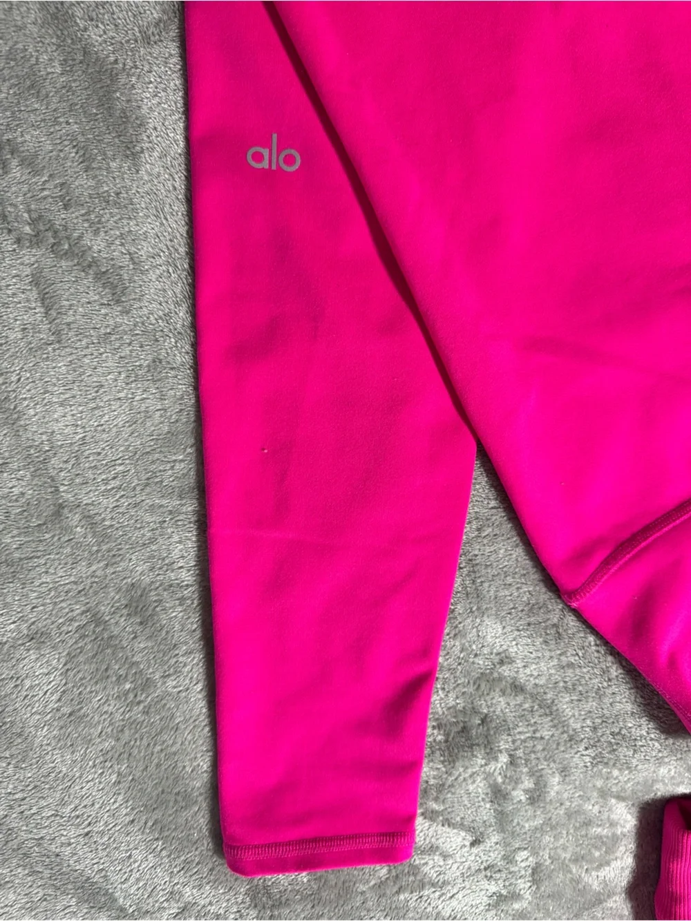 ALO Yoga Set Vibrant Hot Pink Cross-Back Sports Bra & High-Waist Leggings